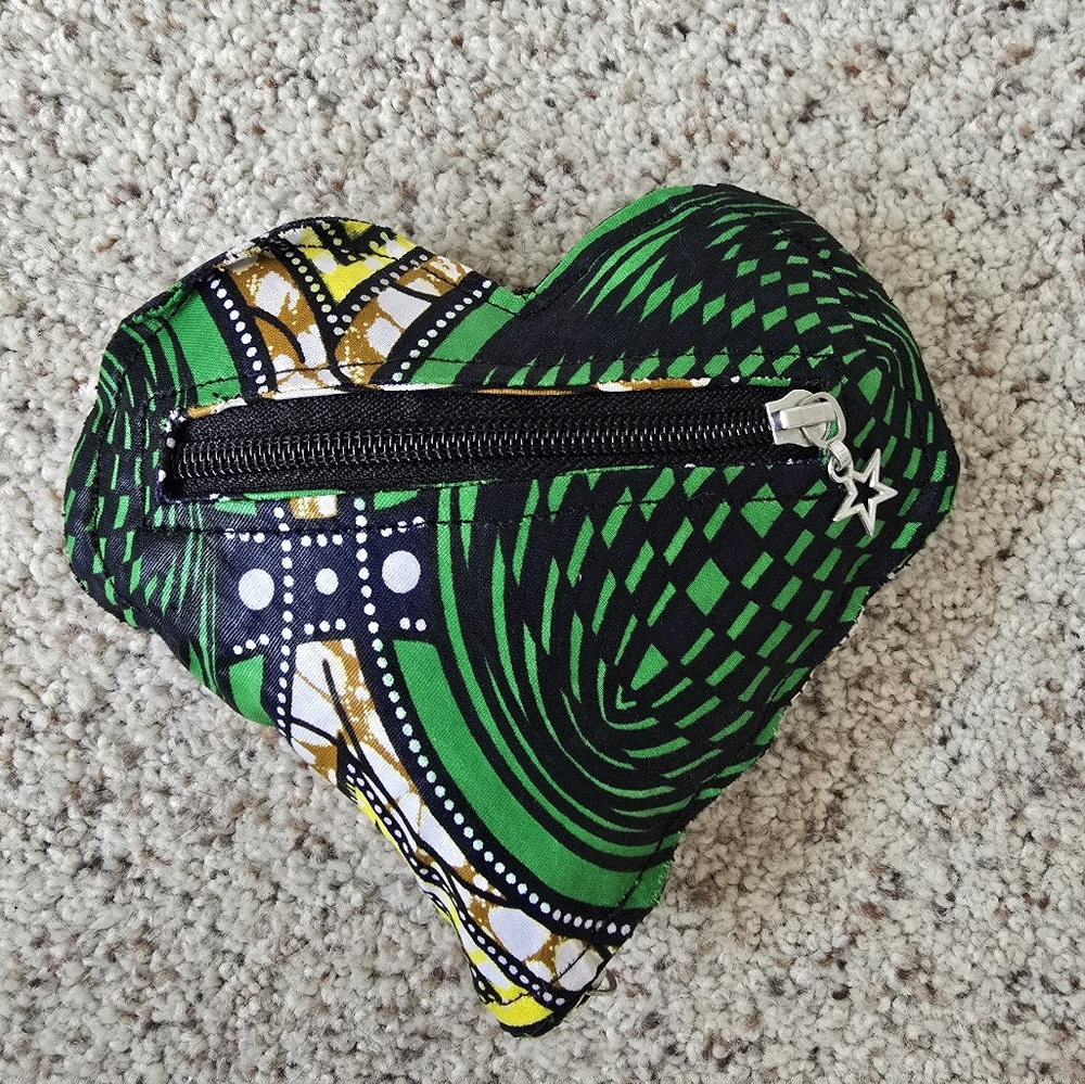 💚Heart-Shaped Green and Black Patterned Pouch That Opens Into Reusable Tote Bag
